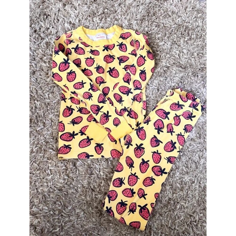 Hanna Andersson girls yellow strawberry print on set pajama cotton sz 8